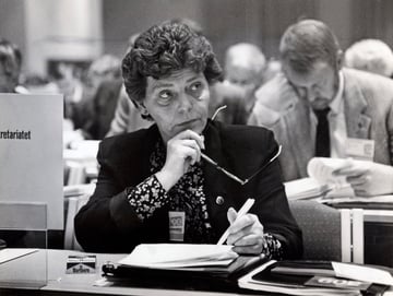 Liv Solbjørg Nilsson (1943–1994), leder i Norsk Kommuneforbund på LO-kongressen i oktober 1989