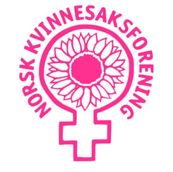 Logo for Norsk Kvinnesaksforening, med kvinnebevegelsens symbol utformet som en rosa solsikke.