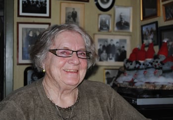 Portrettbilde av eldre smilende dame