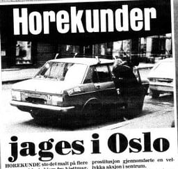 Forside av klassekampen med bilde av en bil, hvor det står "Horekunder jages i Oslo"