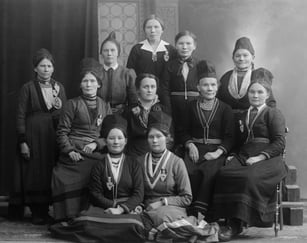 Gruppebilde av 11 kvinner