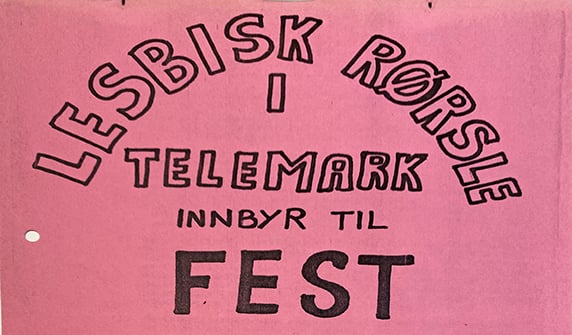 Plakat med teksten «Lesbisk Rørsle i Telemark innbyr til fest» på rosa bakgrunn.