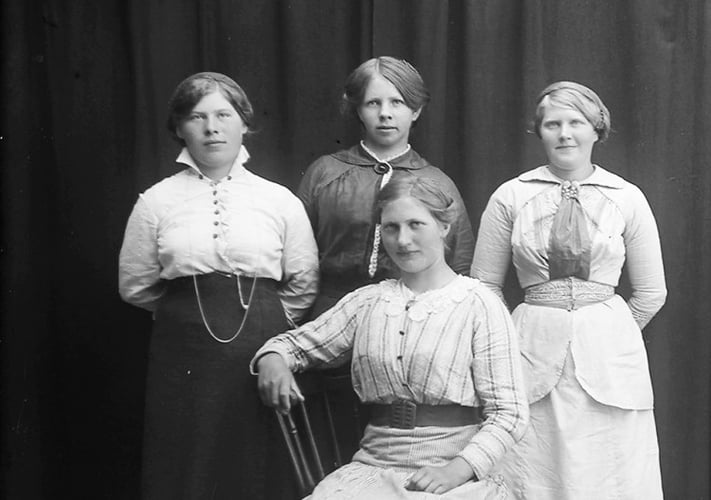  Fire tenåringsjentene frå ca. 1916