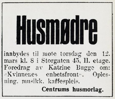 Annonse for et møte i Centrums husmorlaug, med informasjon om foredrag, opplesning, musikk og kaffespleis
