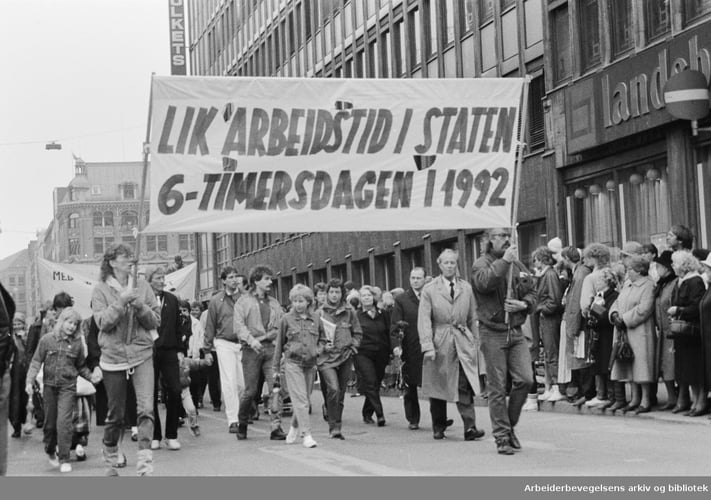 1. mai 1987 i Oslo. Parole: Lik arbeidstid i staten. 6-timersdagen 1992.