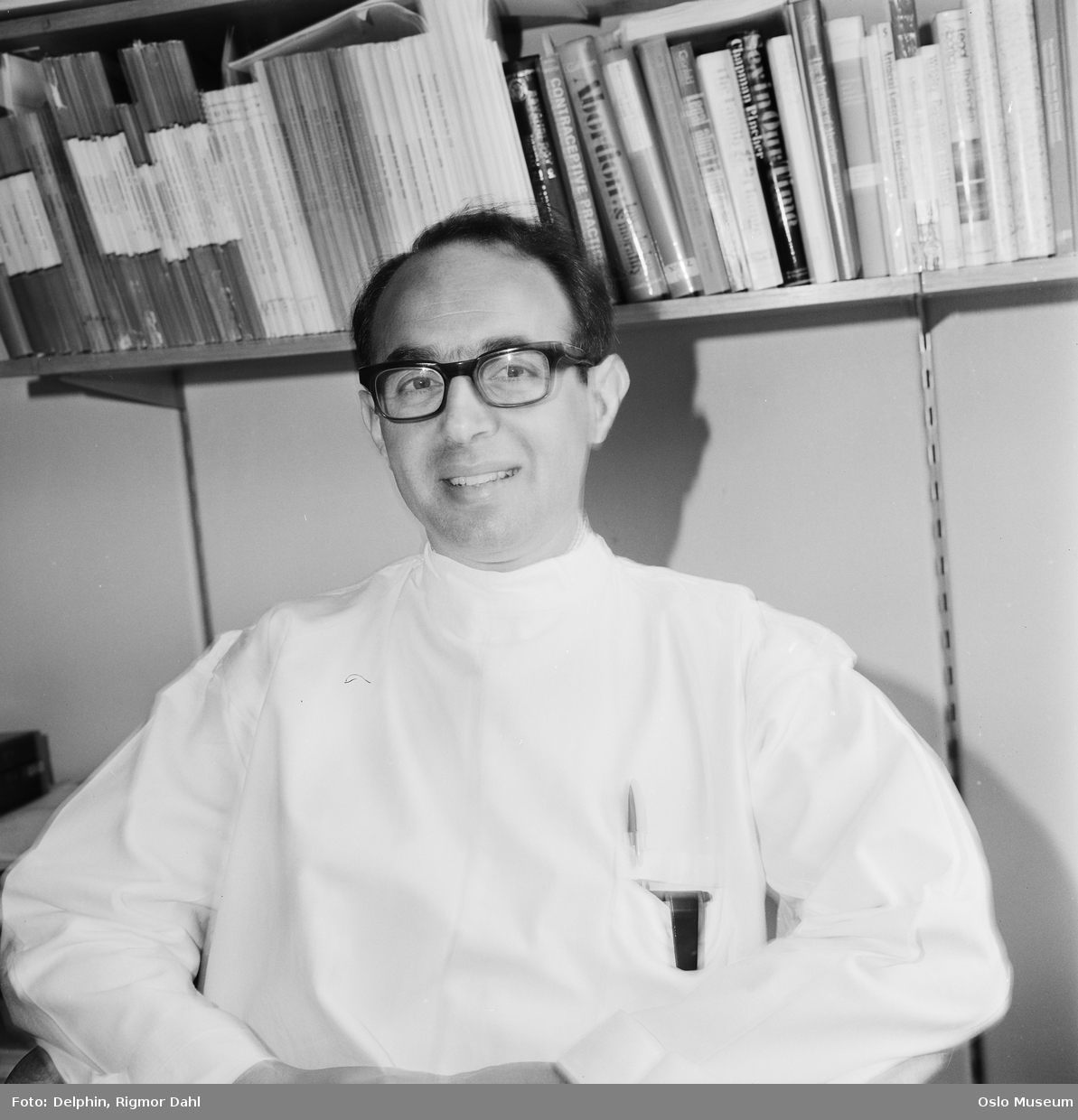 Rikshospitalet, interi&oslash;r, kontor, portrett, mann, lege, psykiater, sittende halvfigur