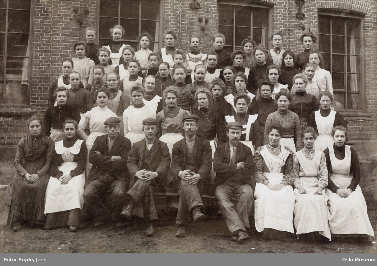 Christiania Spigerverk, gruppe, kvinner, menn, arbeidere, fabrikkbygning