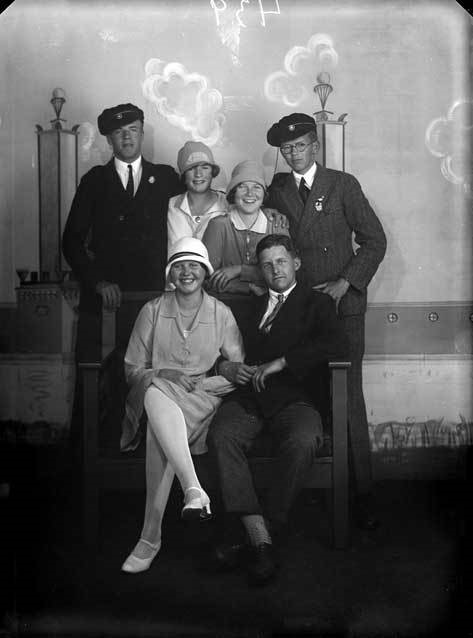 En gruppe unge mennesker fra 1928